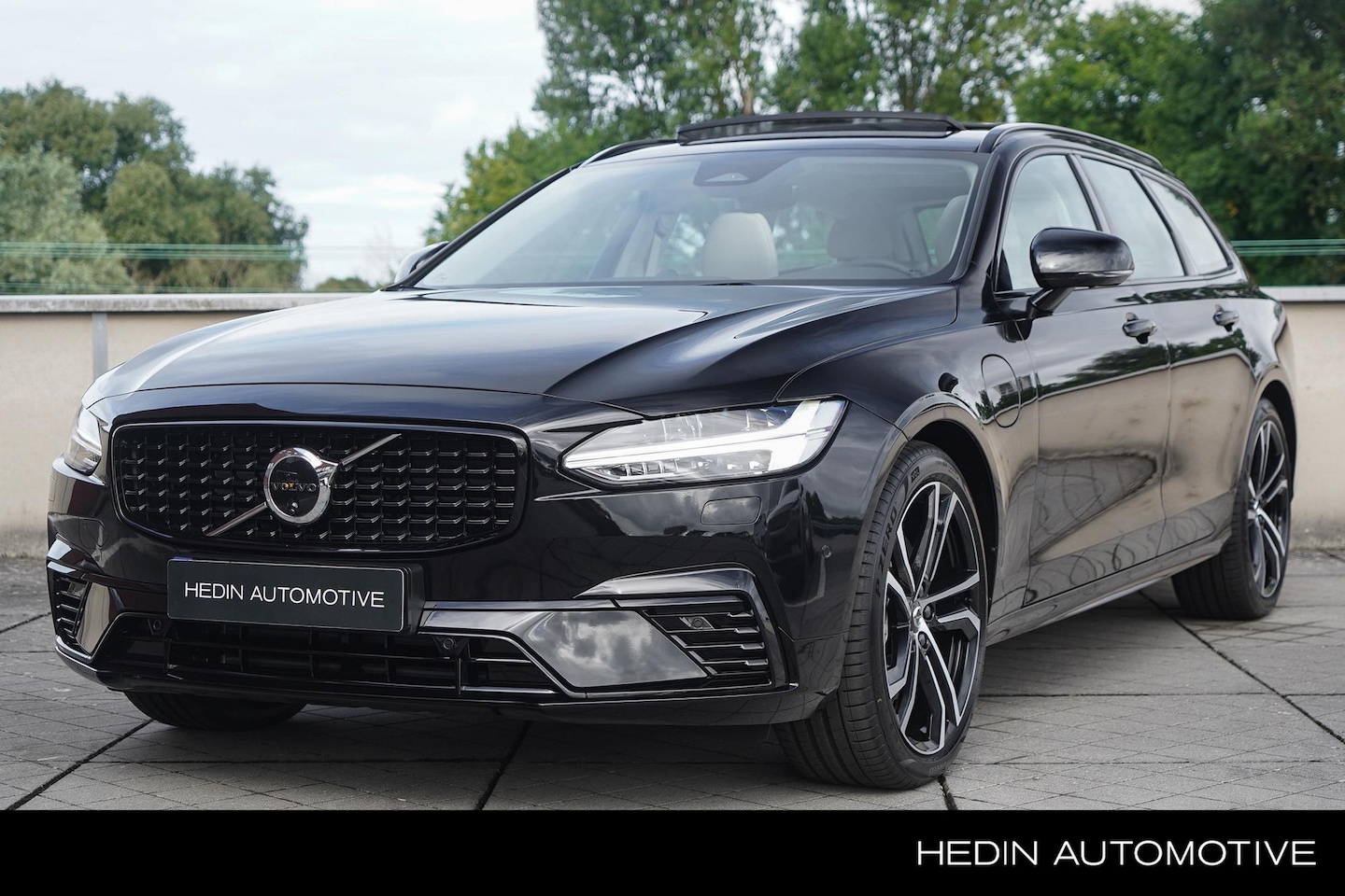 Volvo V90 - 2.0 T8 Plug-in hybrid AWD Ultra Executive Edition Massage Functie Voorstoelen | Bowers&Wil - AutoWereld.nl