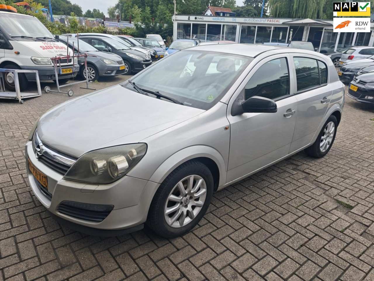 Opel Astra - 1.6 Essentia-Airco-Cruise-NAP! - AutoWereld.nl