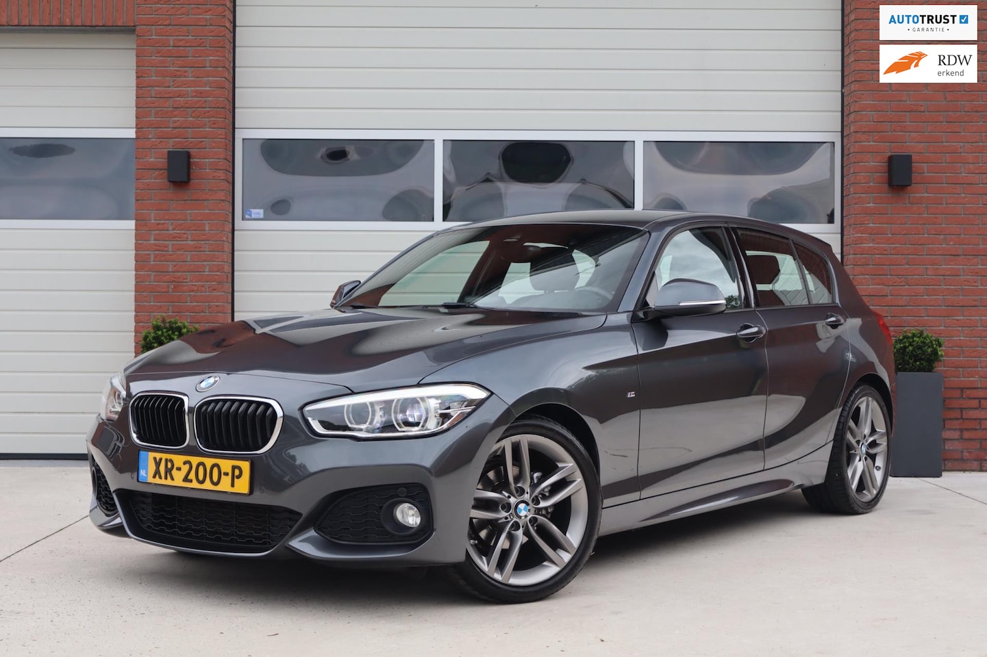 BMW 1-serie - 118i Edition M Sport Shadow Executive Automaat - 18 inch - LED - PDC - Alcantara - AutoWereld.nl