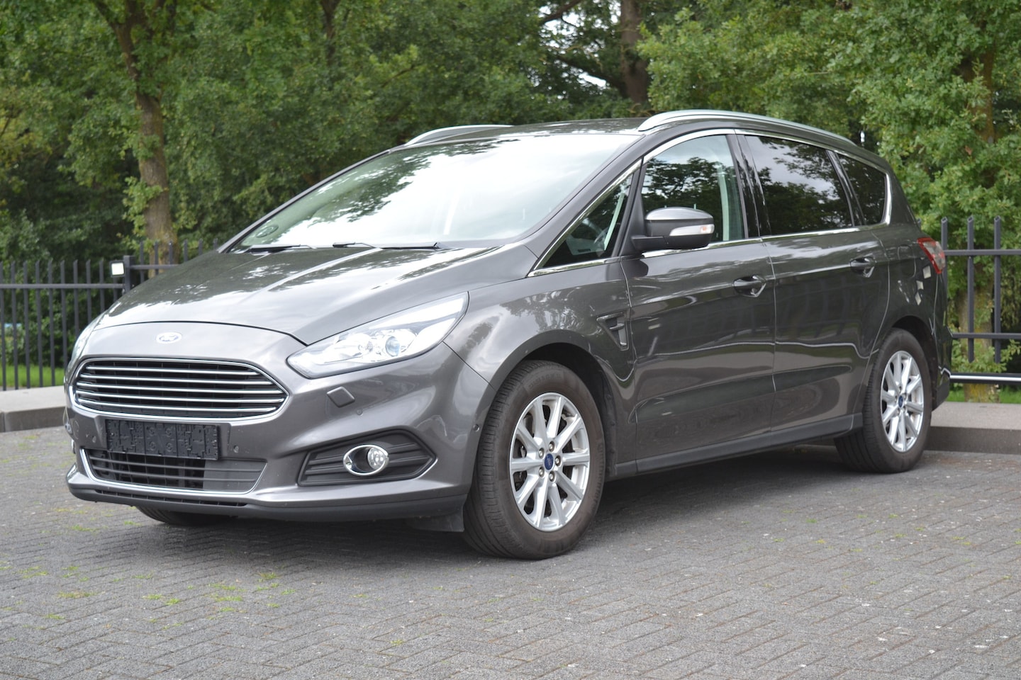 Ford S-Max - 1.5 EcoBoost Titanium 7p Navi | Climate | El. Trekhaak | Xenon | Camera - AutoWereld.nl