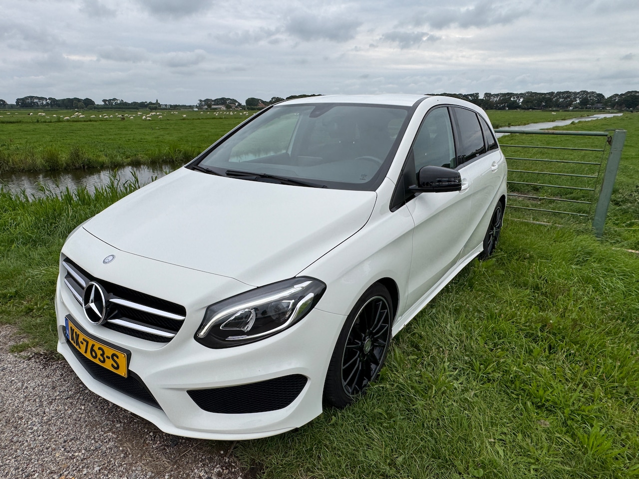 Mercedes-Benz B-klasse - 160 AMG Night Edition - AutoWereld.nl