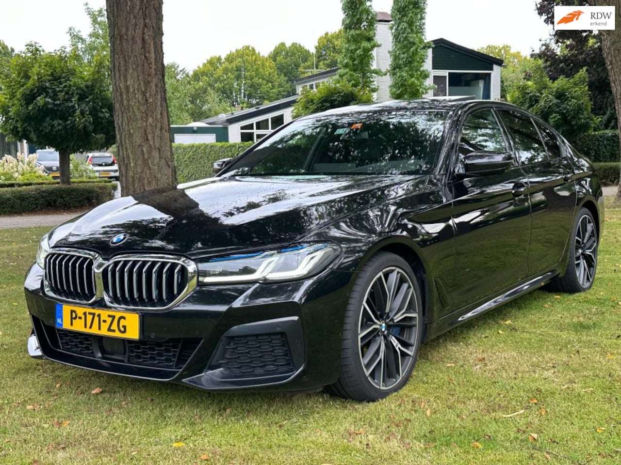 BMW 5-serie - 530d High Executive - Pano - Laser - HUD - Stoelverw - AutoWereld.nl