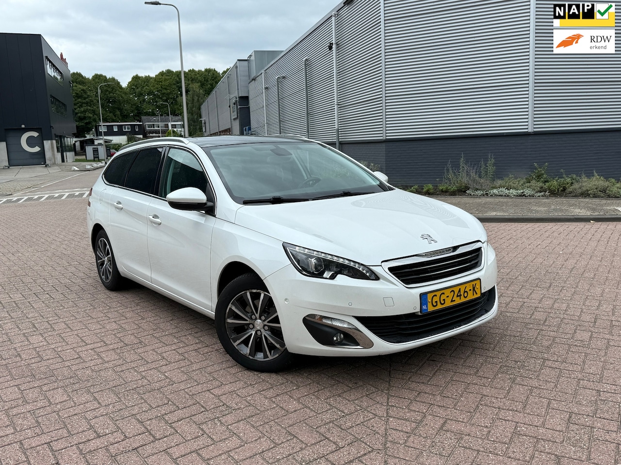 Peugeot 308 SW - 1.2 PureTech Blue Lease Premium Camera Volledig onderhouden - AutoWereld.nl