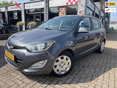 Hyundai i20 - 1.4i i-Motion 5-drs AUTOMAAT *airco + parkeersensoren achter + lage kmstand