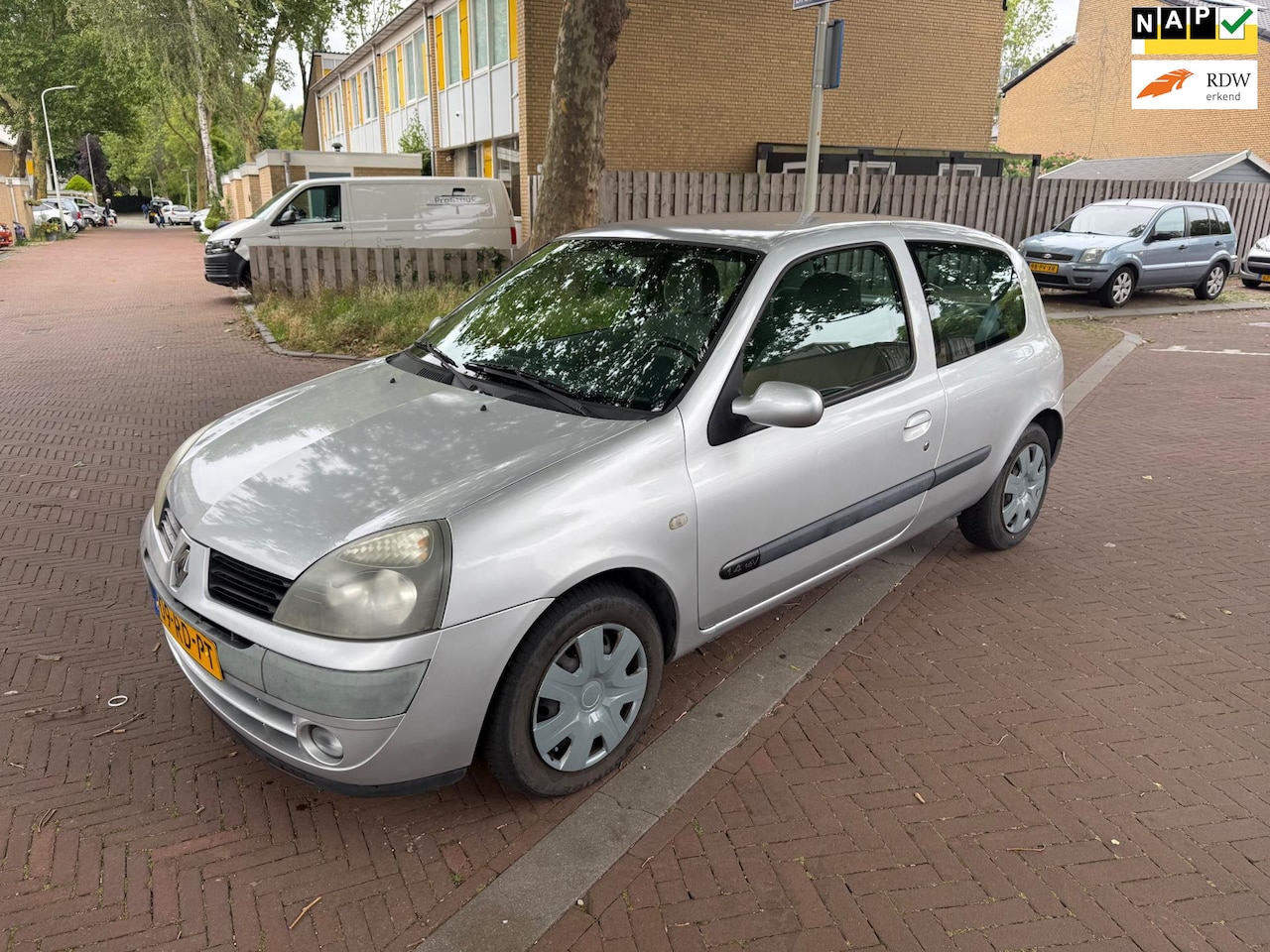Renault Clio - AUTOMAAT / Airco / 139.000 NAP / Leuke auto - AutoWereld.nl