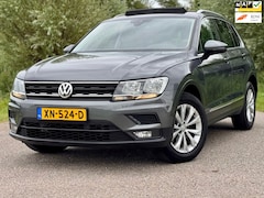 Volkswagen Tiguan - 1.5 TSI ACT Comfortline Business Automaat Panodak Stoelverwarming Navi Dealer Onderhouden