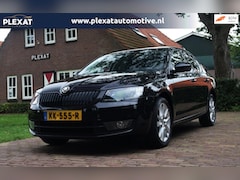 Skoda Octavia - 1.0 TSI Greentech Style Business DSG. | Panorama | Xenon | Sportstoelen | Leder | Stoelver