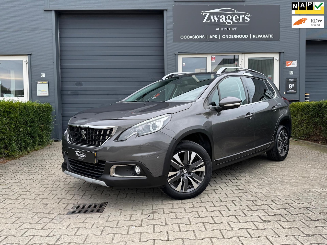 Peugeot 2008 - 1.2 PureTech Allure|Pano|Automaat|Cruise - AutoWereld.nl