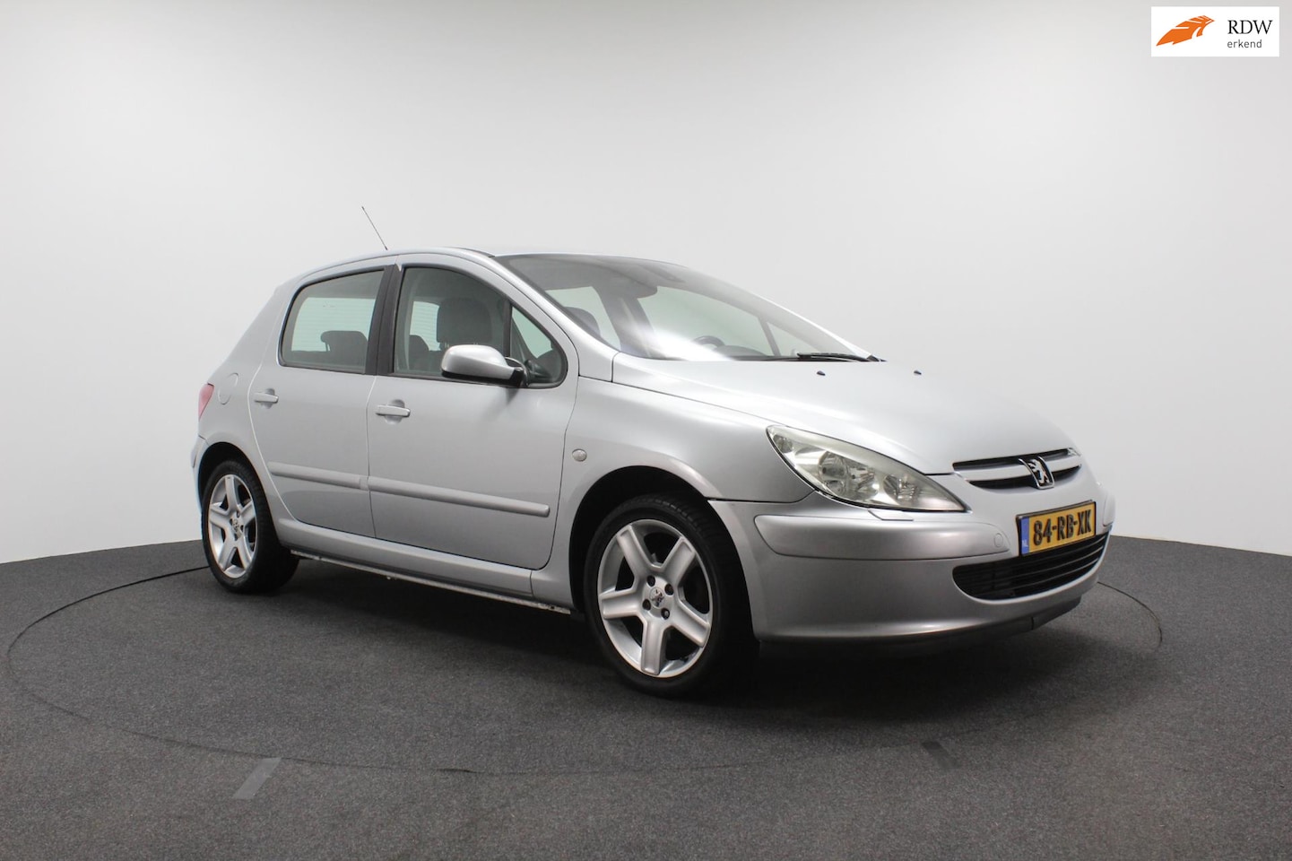 Peugeot 307 - 2.0-16V Griffe | Lederen bekleding | APK 02-2026 | Sportvelgen | Stoelverwarming - AutoWereld.nl