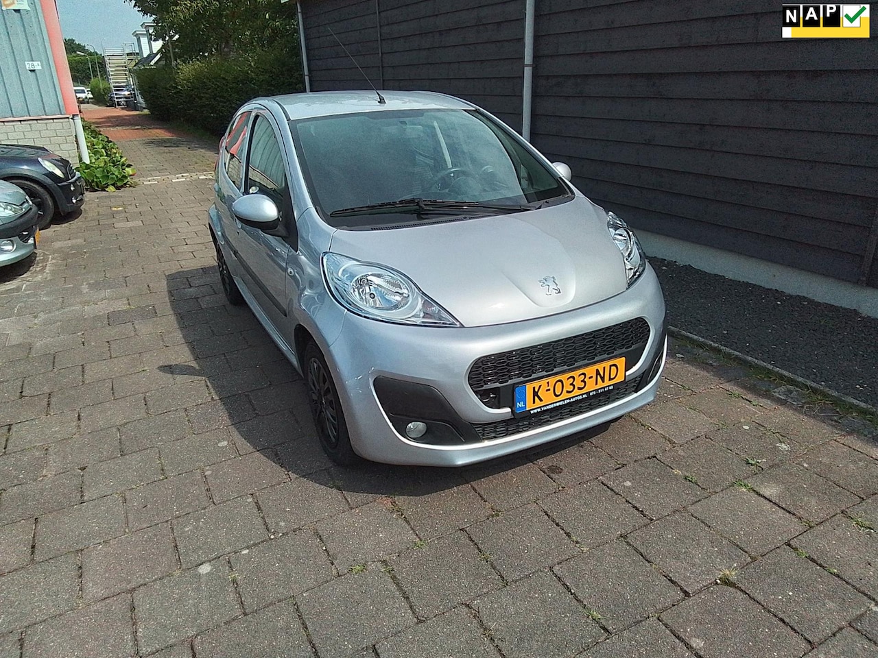 Peugeot 107 - 1.0 Active Zeer lux.s Zeer lux,s. - AutoWereld.nl