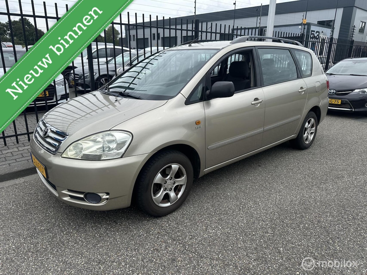 Toyota Avensis Verso - 2.0i Linea Luna 7p. 2.0i Linea Luna 7p. - AutoWereld.nl