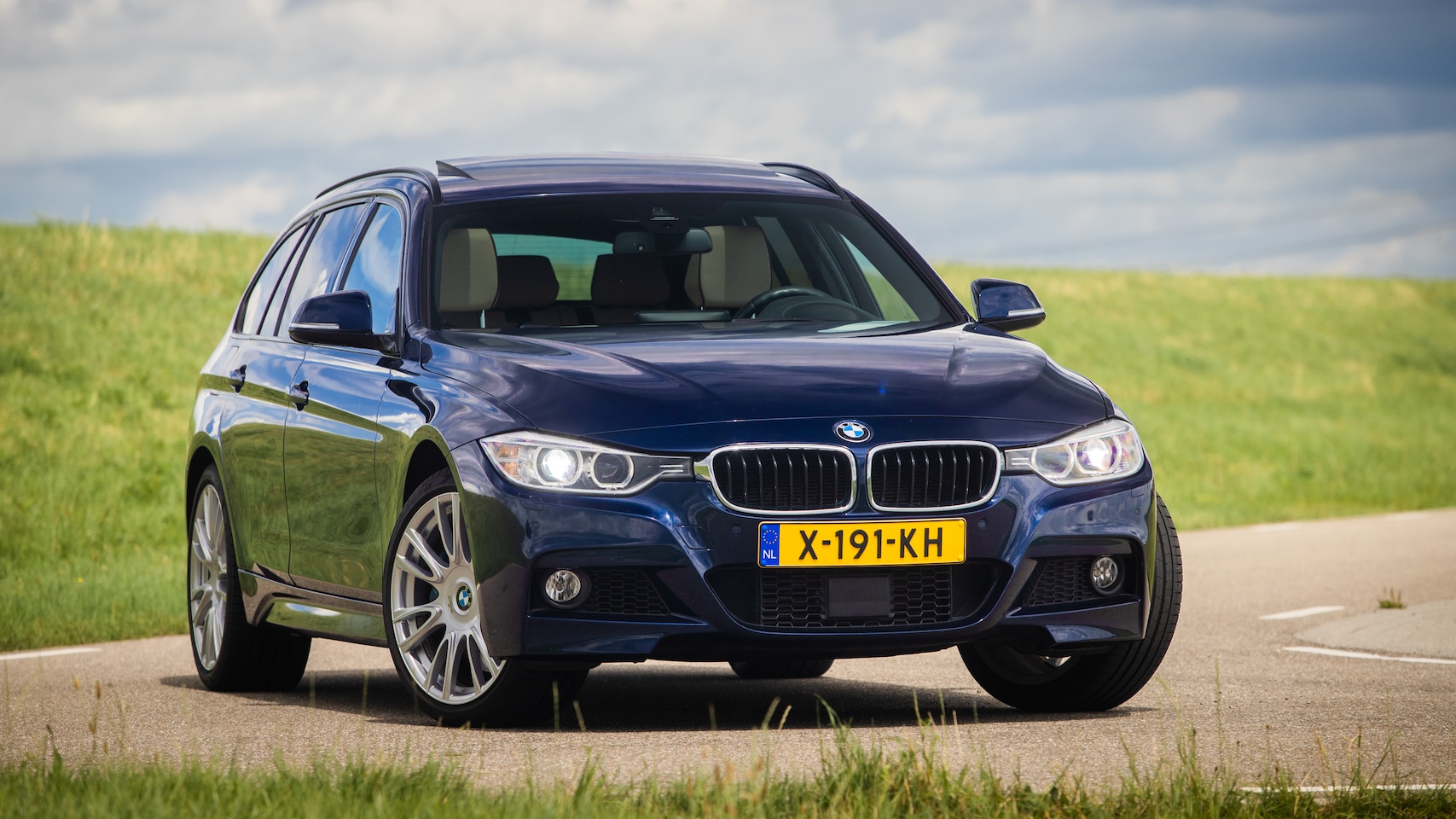 BMW 3-serie Touring - 335i xDrive High Executive M-Sport Individual met M Performance Power Kit - AutoWereld.nl
