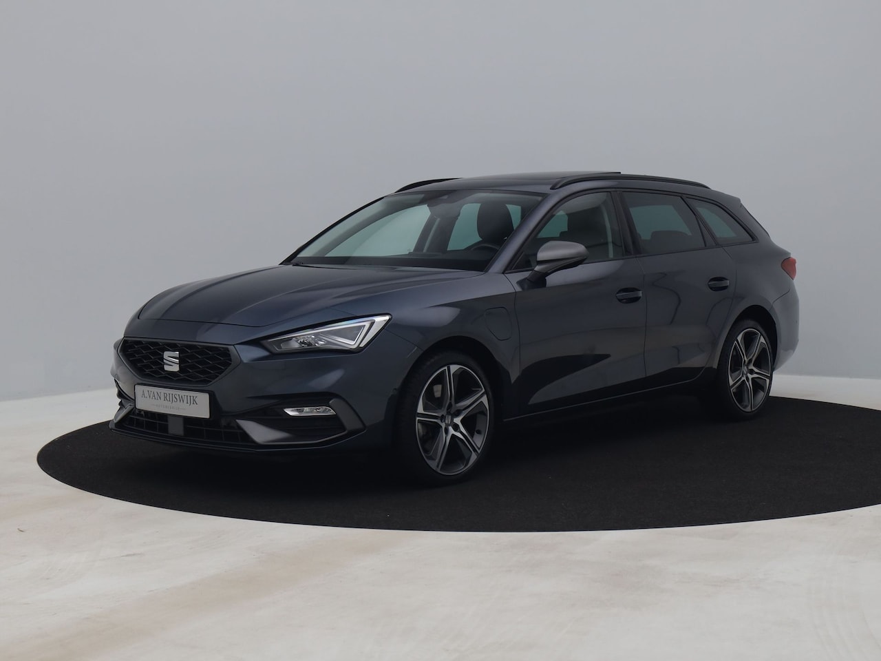 SEAT Leon Sportstourer - 1.4 TSI eHybrid PHEV FR Sportstourer | PANO | CAMERA | ADAPTIVE | STOEL- EN STUURVERW. - AutoWereld.nl