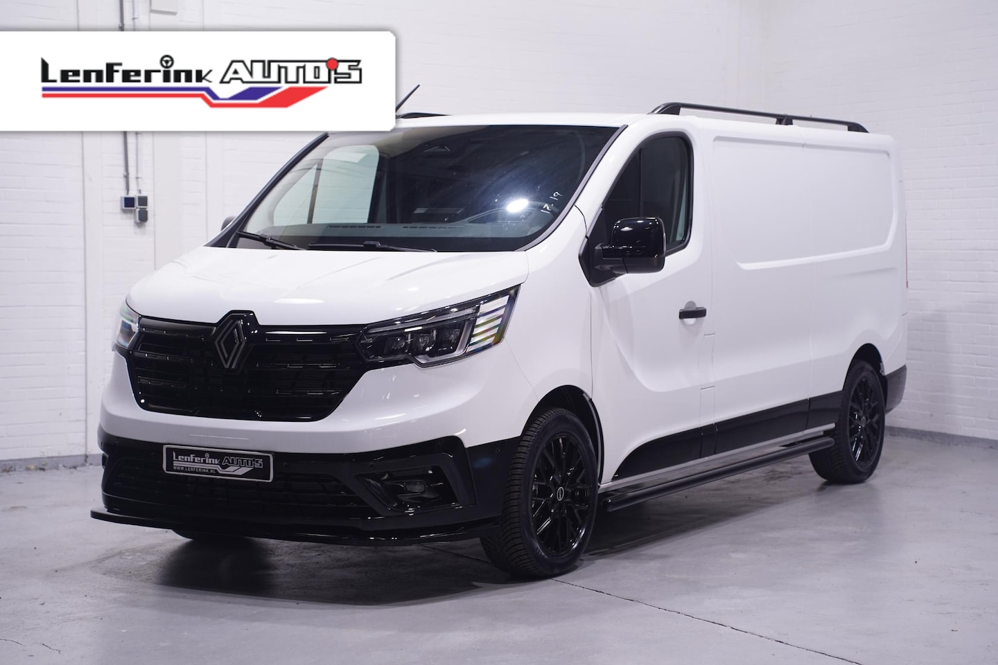 Renault Trafic - 2.0 dCi 150 pk Black&White Edition Navi, Camera 18" LMV, Spoiler V+A, LED Koplampen, Keyle - AutoWereld.nl