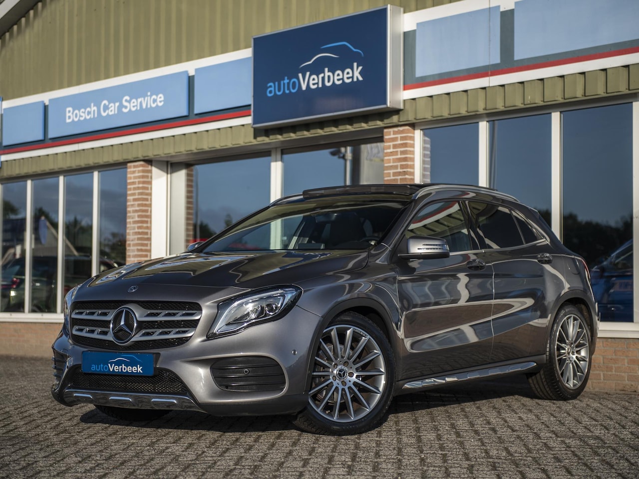 Mercedes-Benz GLA-Klasse - 250 4Matic | AMG | Pano | 19" LMV | LED | El.achterklep | Achteruitrijcamera | Keyless Go - AutoWereld.nl