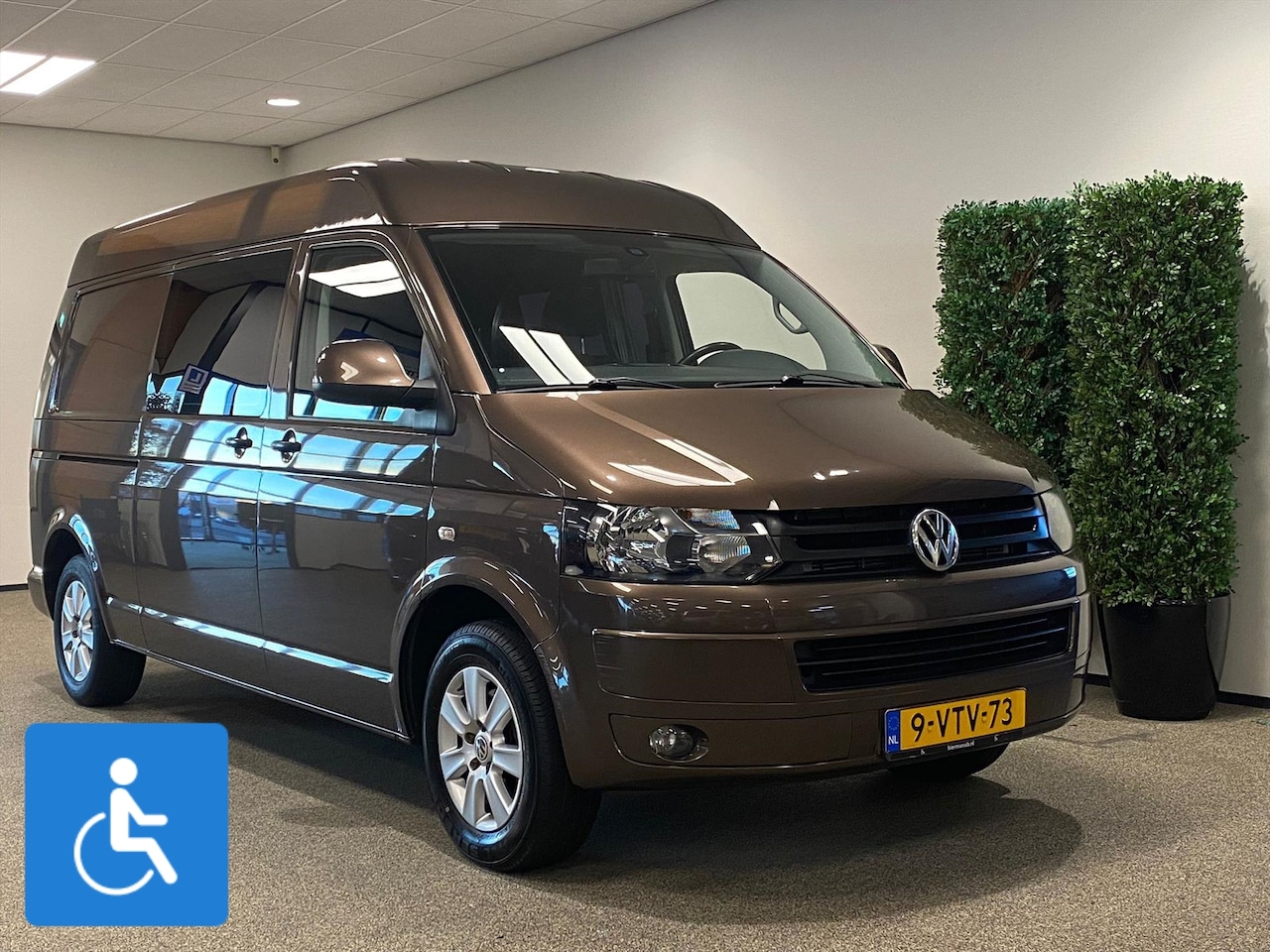 Volkswagen Transporter - L2H2 Rolstoelbus Rolstoel voorin - AutoWereld.nl