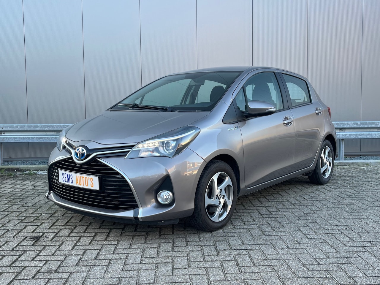 Toyota Yaris - 1.5 Hybrid Lease Camera / NAP / Dealer onderhouden - AutoWereld.nl