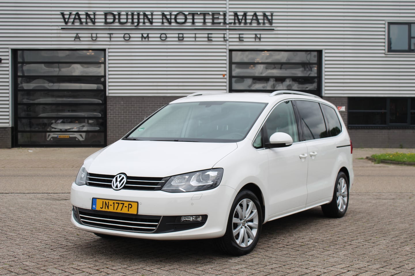 Volkswagen Sharan - 1.4 TSI Highline Edition 7p. / DSG / Clima / Cruise / Trekhaak - AutoWereld.nl