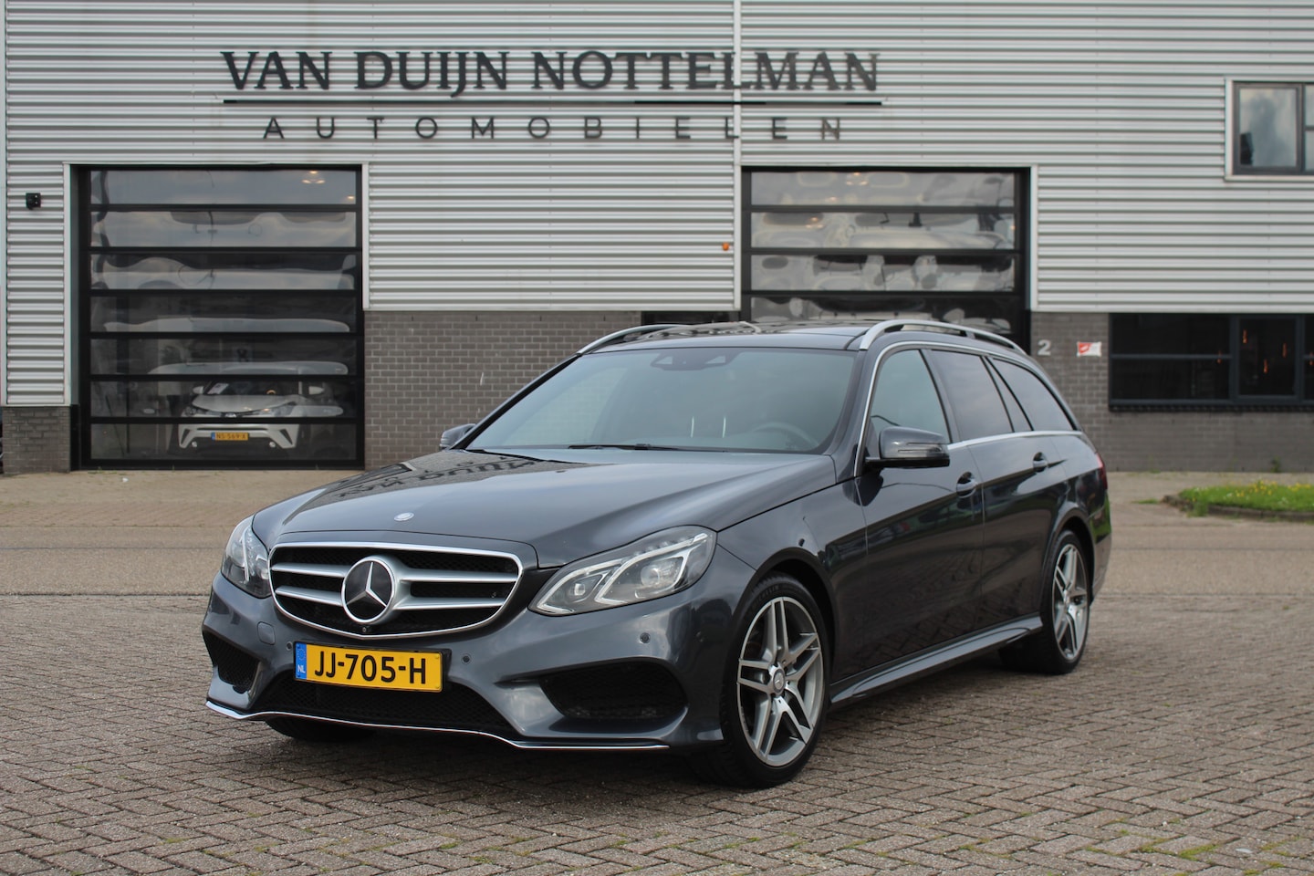 Mercedes-Benz E-klasse Estate - 400 Prestige Avantgarde / 360° Camera / Panoramadak - AutoWereld.nl