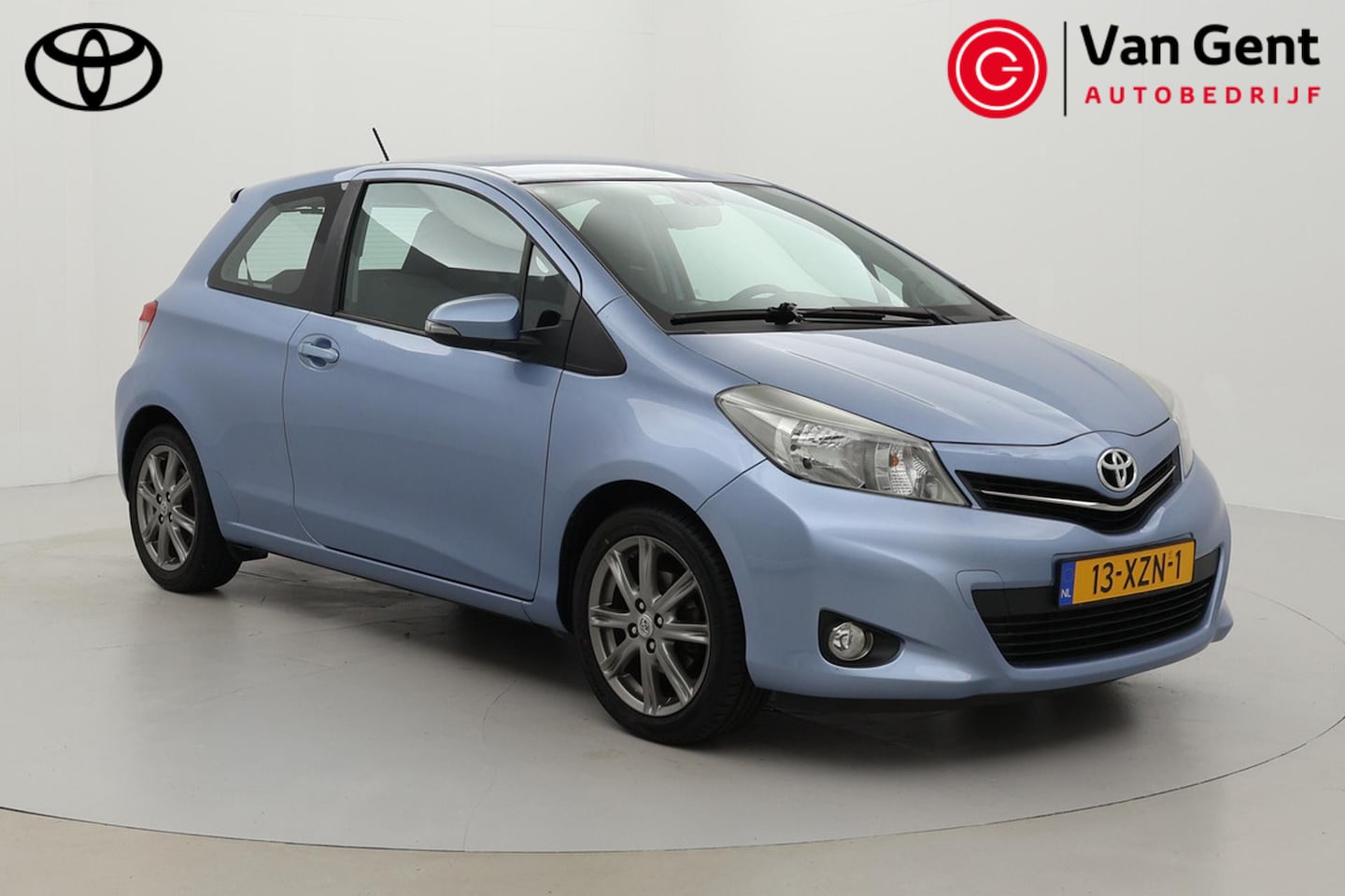 Toyota Yaris - 1.3 VVT-i Dynamic | Trekhaak | Navigatie | Keyless | Cruise Control | Clima | Parkeersenso - AutoWereld.nl