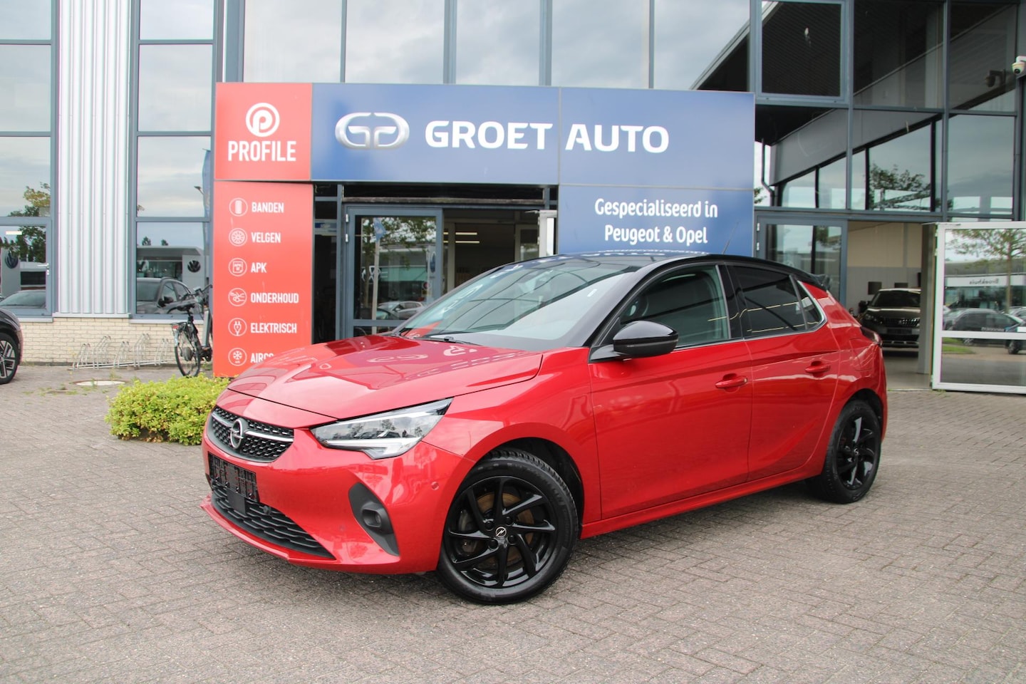 Opel Corsa - 1.2 Turbo 100pk Elegance Airco Camera Carplay PDC V+A Zwart dak - AutoWereld.nl