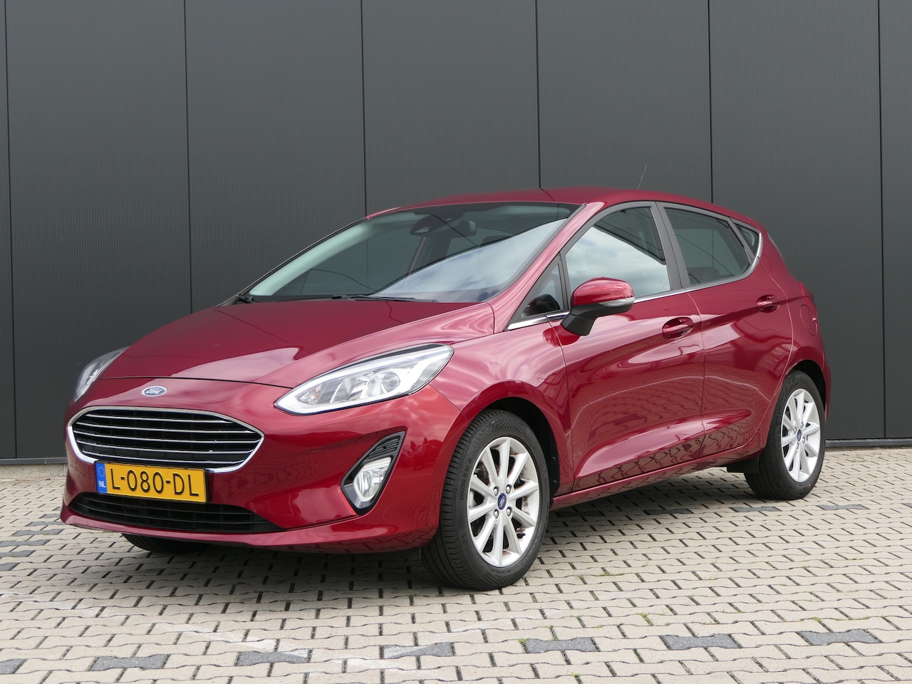 Ford Fiesta - 1.0 EcoBoost Titanium | Winterpack | Navigatie | 16 Inch Lichtmetalen Velgen | Parkeersens - AutoWereld.nl