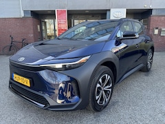 Toyota bZ4X - 71 kWh VOORRAAD VOORDEEL VAN €45.995 VOOR €36.900 DIRECT LEVERBAAR WARMTEPOMP 3-FASE LADEN