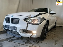 BMW 1-serie - 116i Business+ - Airco - Navi - Front Schade