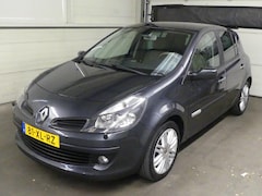 Renault Clio - 2.0-16V Initiale - Leer - Cruise Control - Mooie auto