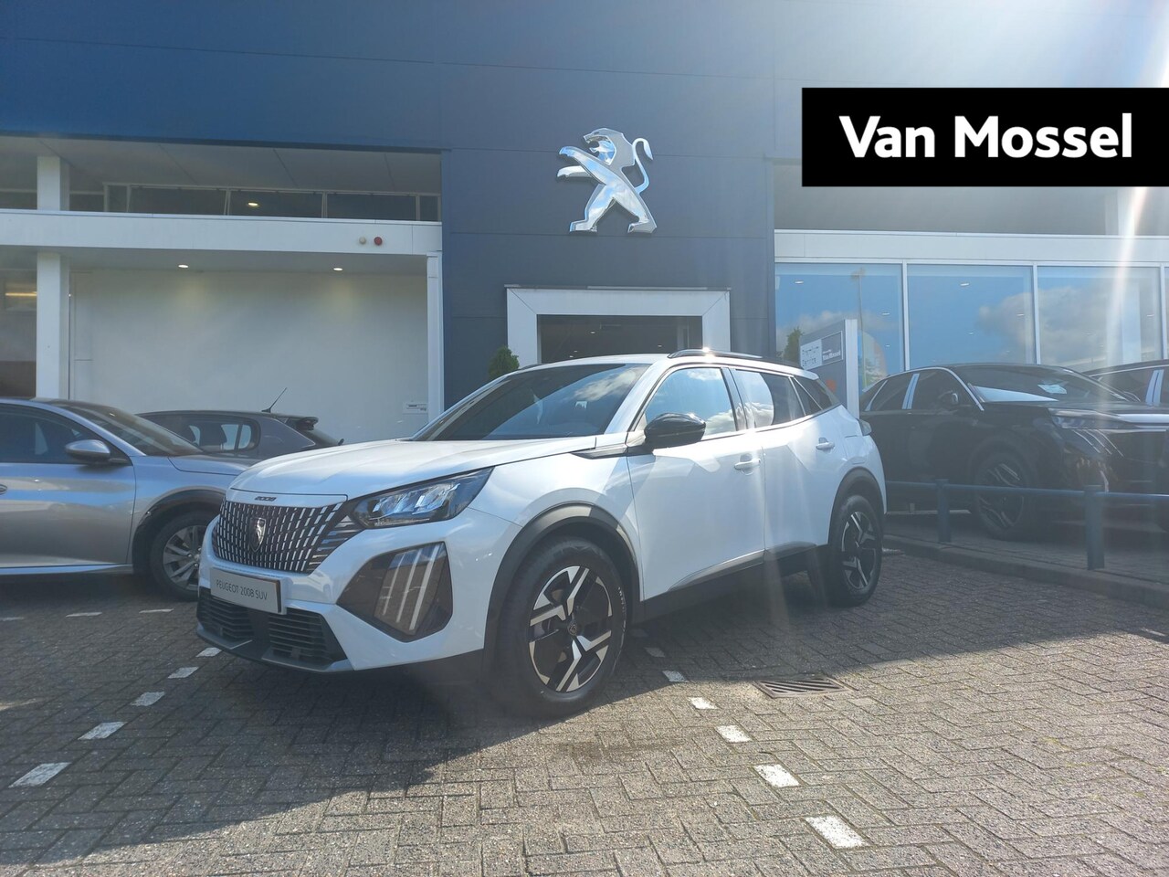 Peugeot 2008 - 1.2 PureTech 100 Allure | Navigatie | Camera | Climate control - AutoWereld.nl