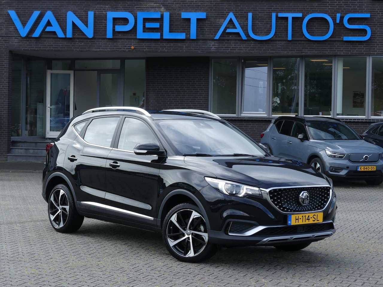 MG ZS - Luxury 45 kWh 3F / PANO / LEDER - AutoWereld.nl
