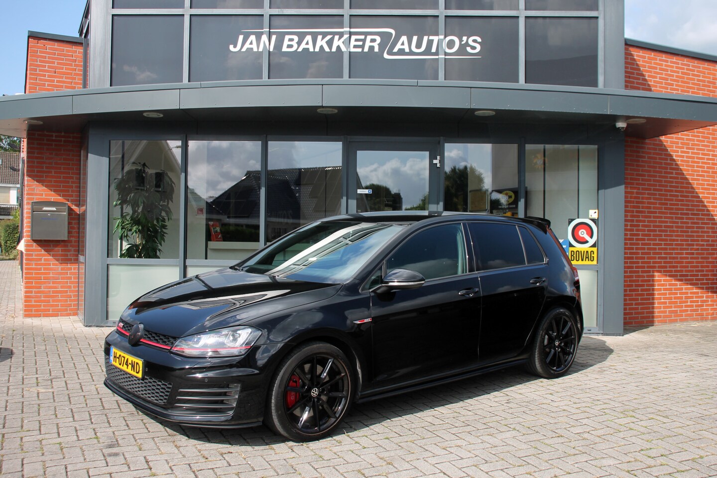 Volkswagen Golf - 2.0 TSI GTI Performance ✅ PDC V+A ✅ Cruise ✅ Stoelverwarming ✅ - AutoWereld.nl