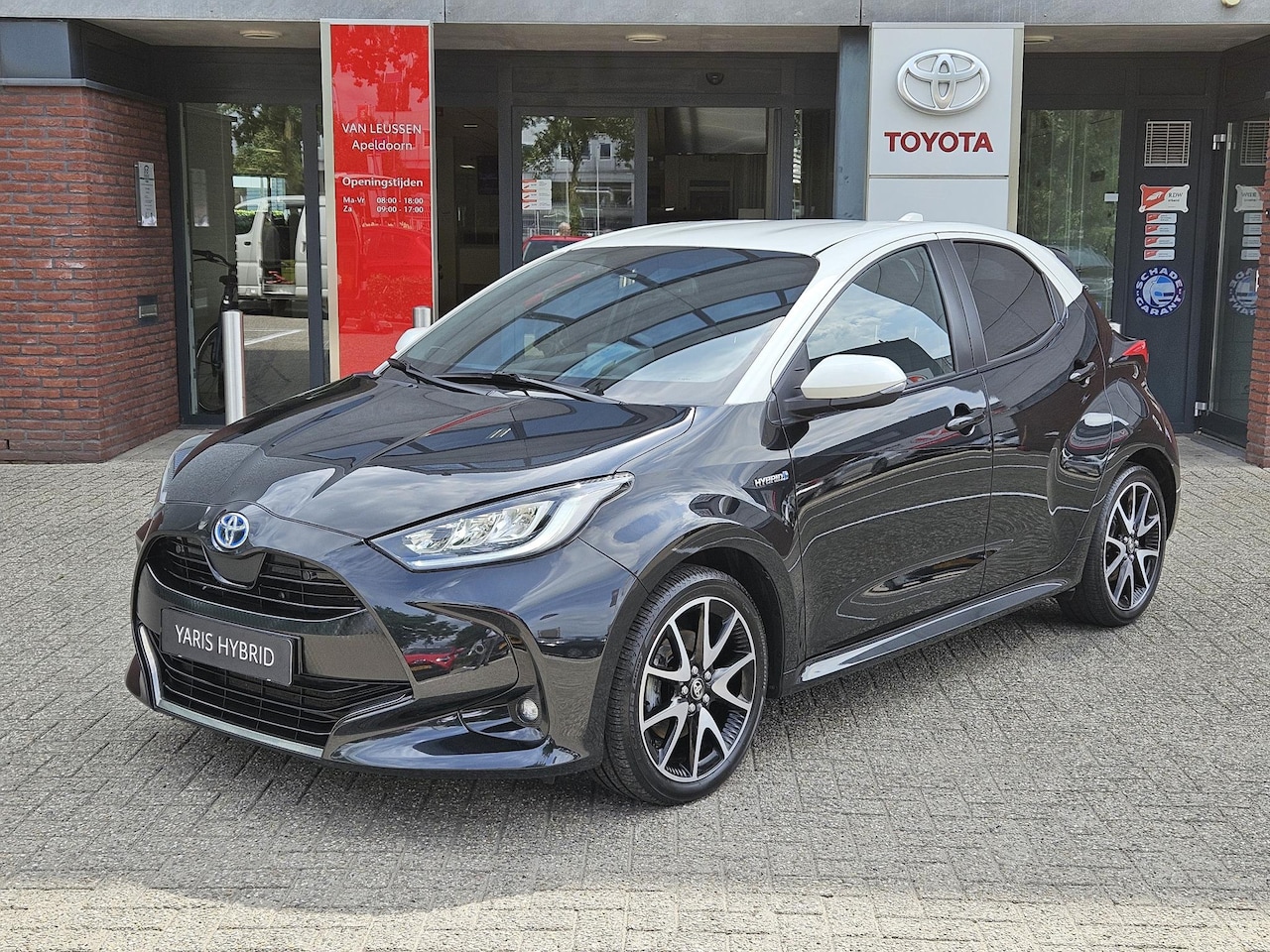 Toyota Yaris - 1.5 Hybrid Executive HEAD-UP BLIND-SPOT STOEL-VERW KEYLESS AD-CRUISE LM-VELGEN NAVI - AutoWereld.nl