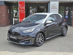 Toyota Yaris - 1.5 Hybrid EXECUTIVE BI-TONE HEAD-UP STOELVERW BLIND SPOT 17'' LM-VELGEN PARK-SENSOREN NAV
