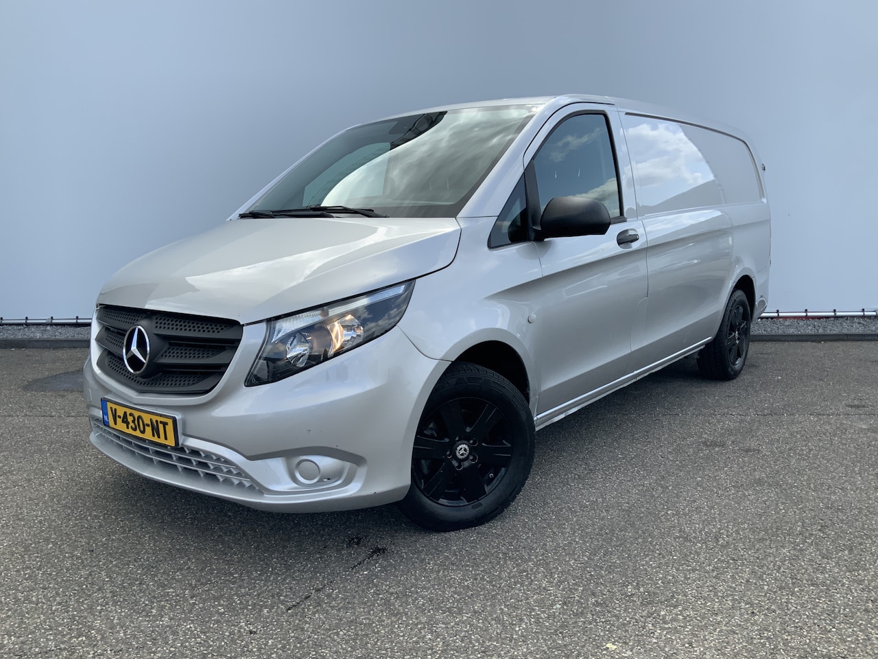 Mercedes-Benz Vito - 109 CDI Functional Lang Airco Cruise 3 Zits Trekhaak 1200 kg Alu Velg Euro 6 Lichte bescha - AutoWereld.nl