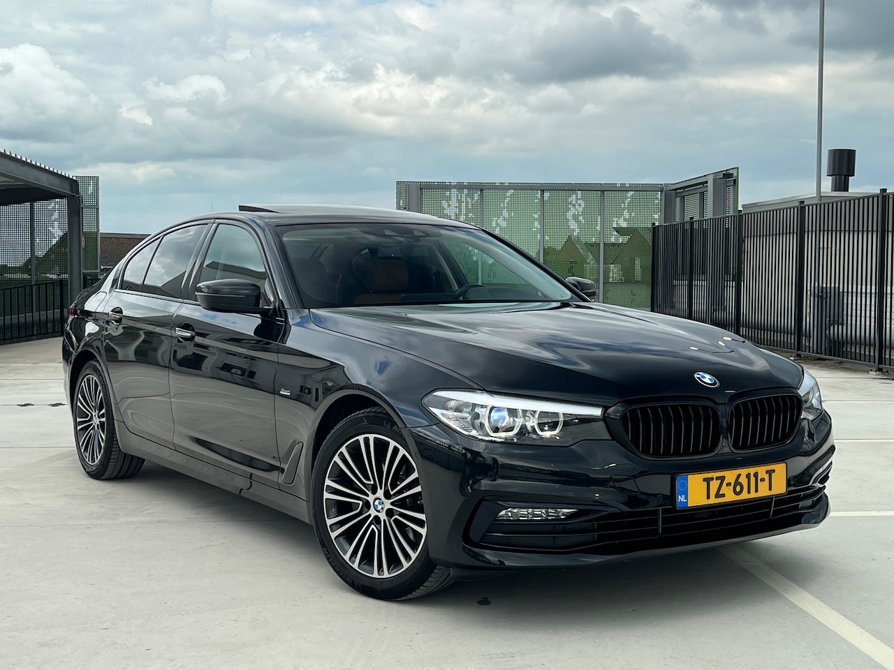 BMW 5-serie - 520d Executive Sportline*DAKJE*CRUISE*NAVI*CAM* - AutoWereld.nl