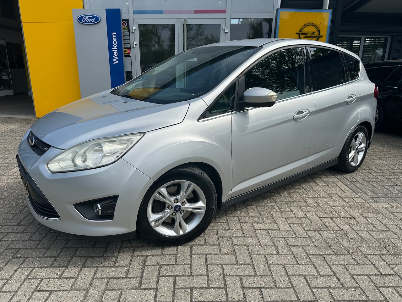 Ford C-Max - 1.6 150PK Titanium Champions League Edition | TREKHAAK| STOEL- EN VOORRUIT VERWARMING| NAV - AutoWereld.nl