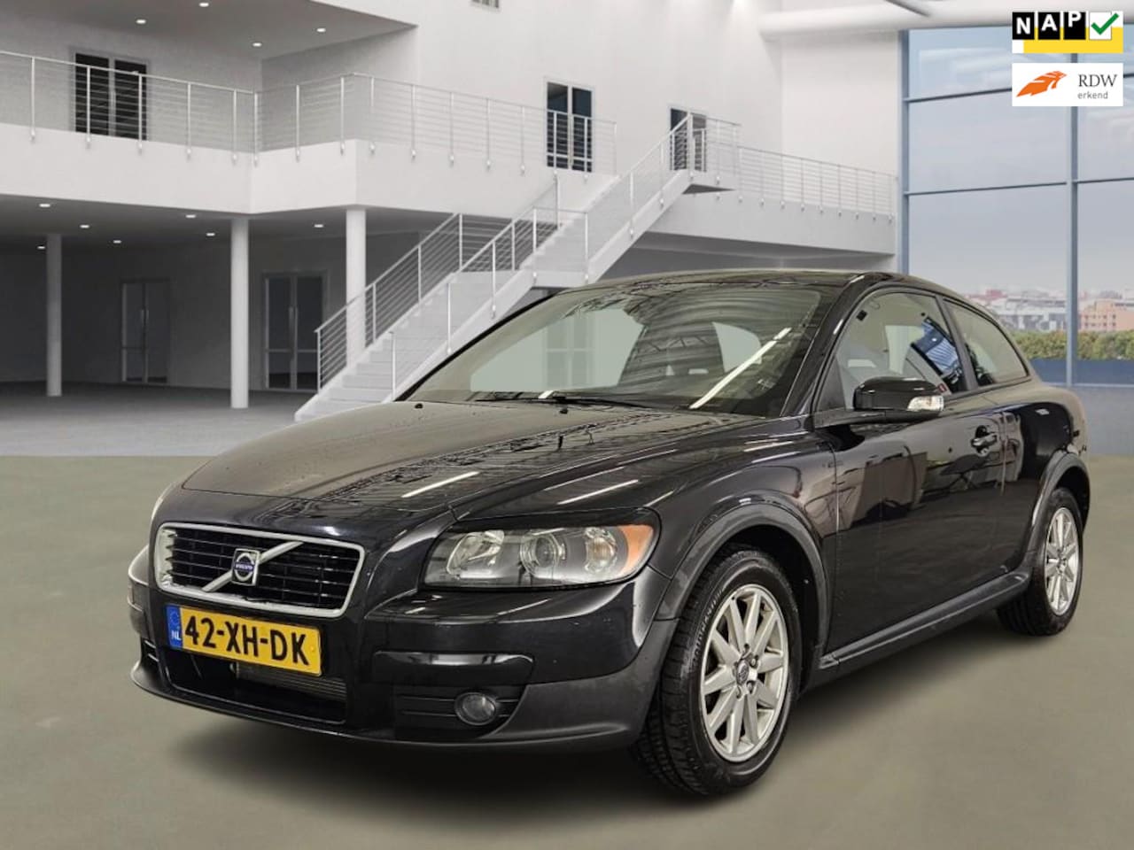Volvo C30 - 1.6 Momentum/AIRCO/CRUISE/ELECRAMEN VOOR - AutoWereld.nl