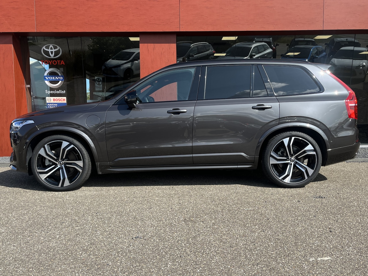 Volvo XC90 - 2.0 T8 Plug-in hybrid AWD Ultimate Dark | Luchtvering | Bowers & Wilkins Audio | Trekhaak - AutoWereld.nl