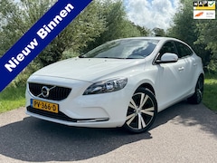 Volvo V40 - 2.0 D2 Kinetic / Automaat / Airco / Navigatie / Cruise Control / Afneembare Trekhaak / PDC