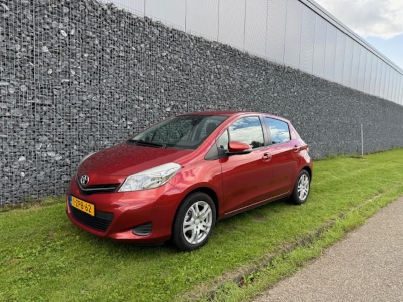 Toyota Yaris - 1.3 VVT-i Aspiration AUTOMAAT Dealer onderhouden! - AutoWereld.nl