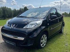 Peugeot 107 - 1.0-12V Millesim 200