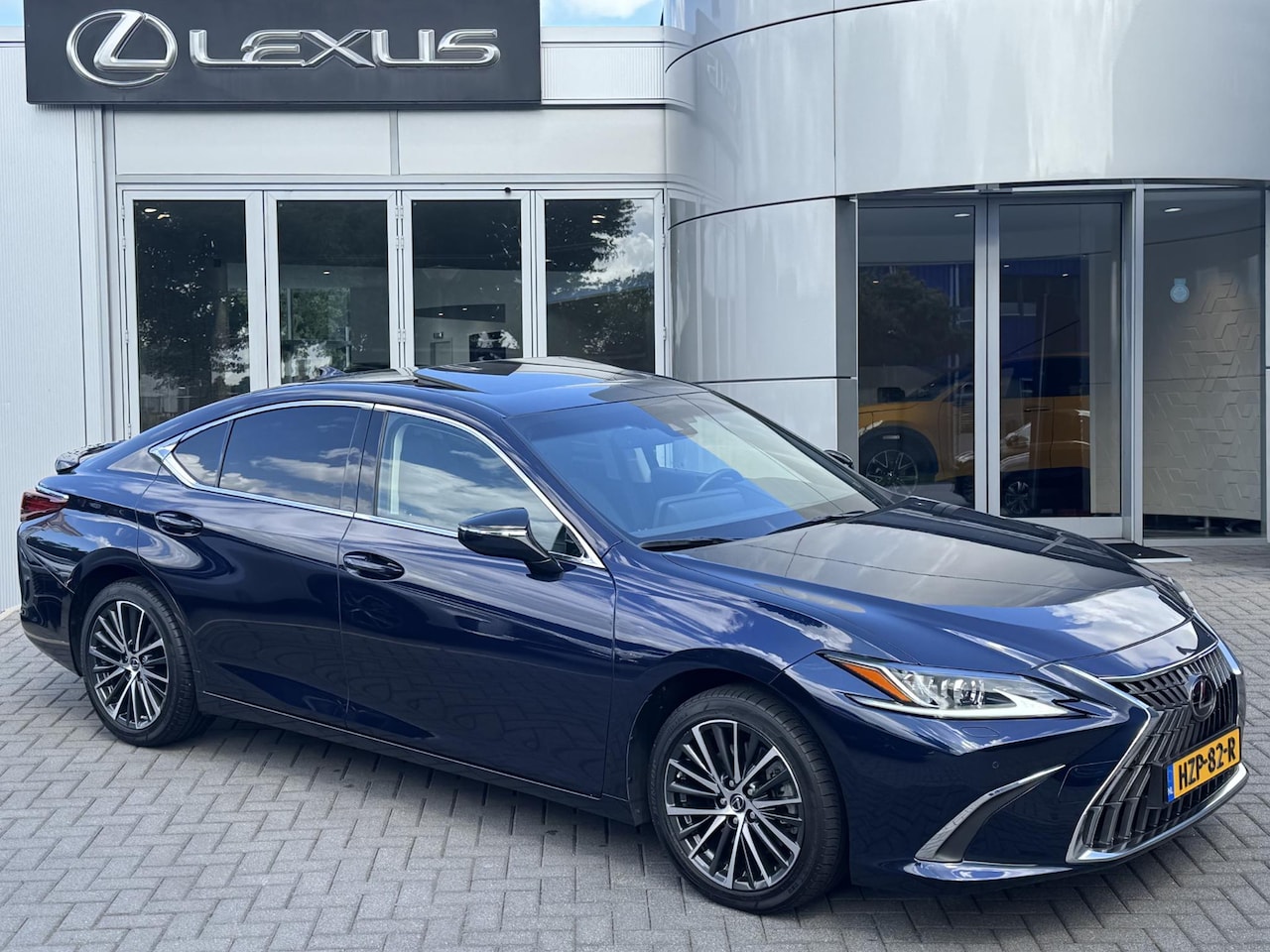 Lexus ES - 300h Business Line NWE MODEL BLIND SPOT STUURVERW STOELVERW SCHUIF/KANTELDAK PARK-SENSOREN - AutoWereld.nl