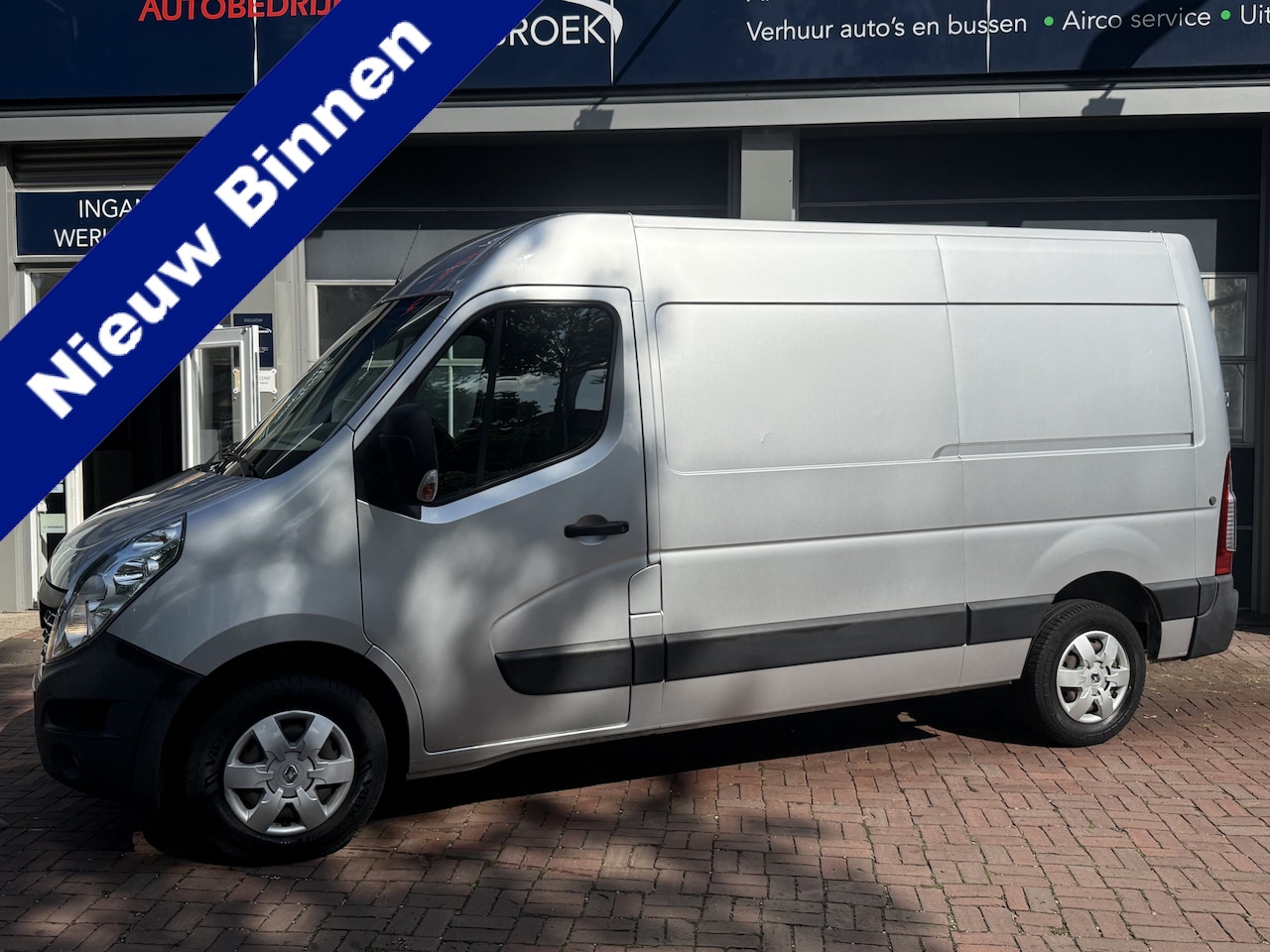 Renault Master - T35 2.3 dCi L2H3 2017 km 166.000 nap 1e eigen euro 6 - AutoWereld.nl
