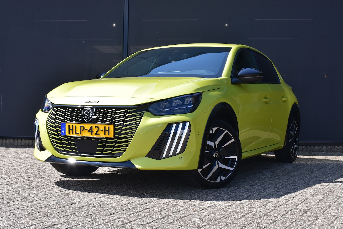 Peugeot e-208 - EV GT 51 kWh | DEMO-DEAL | Alcantara | Navigatie | Elektr. Stoelen | Full-LED | Stoelverwa - AutoWereld.nl