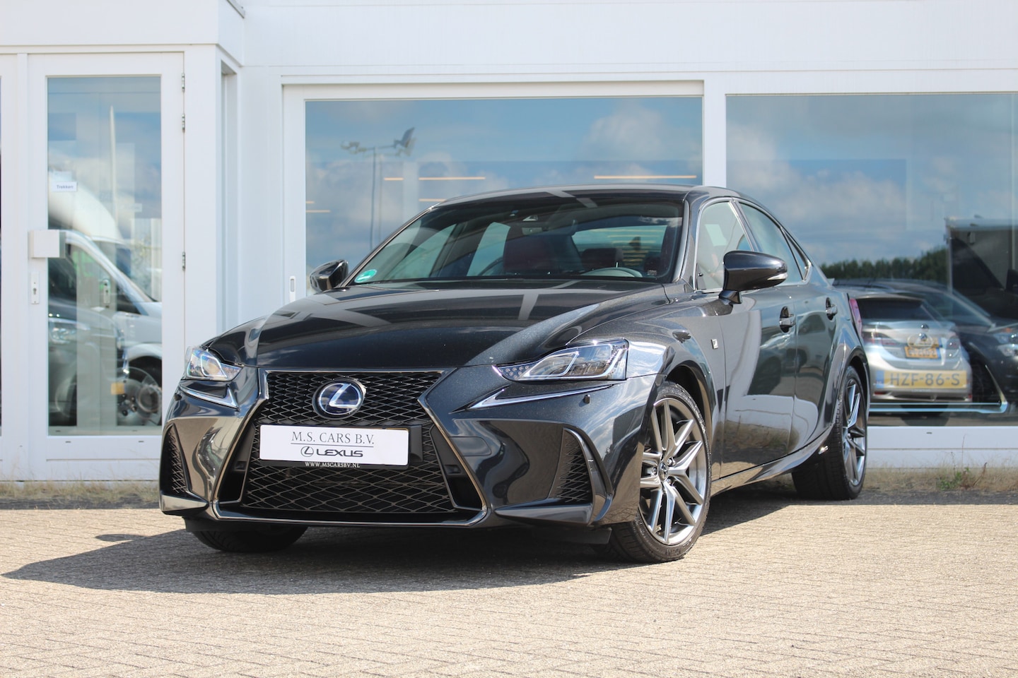 Lexus IS - 300h Hybride F-Sport Premium I Facelift I Mark Lev. I Premium Navi - AutoWereld.nl