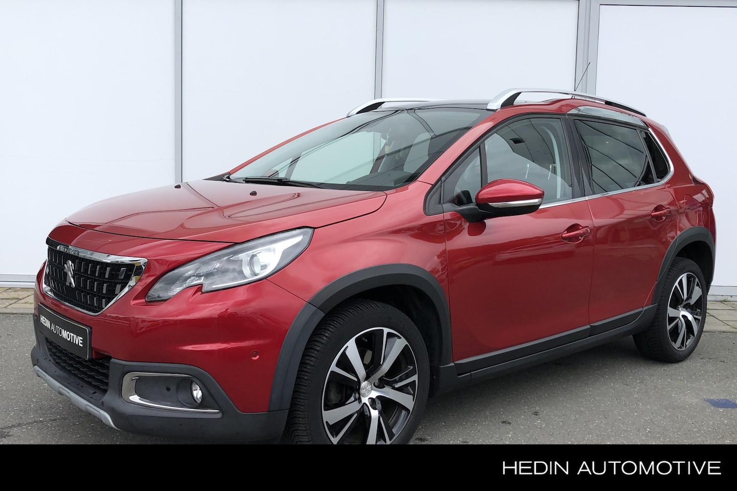 Peugeot 2008 - 1.2 110pk Allure AUTOMAAT Navigatie|Trekhaak|Panoramadak|Grip Control| - AutoWereld.nl