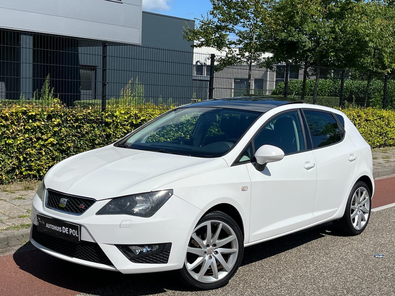 SEAT Ibiza - 1.2 TSI FR Panorama-dak Cruise/Climate-control - AutoWereld.nl