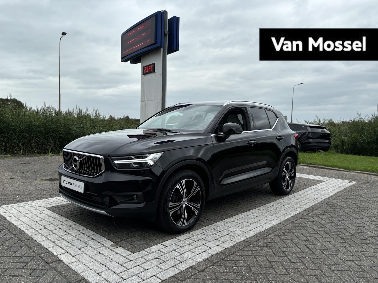 Volvo XC40 - T3 Inscription | Panoramadak | DAB | Draadloos opladen - AutoWereld.nl