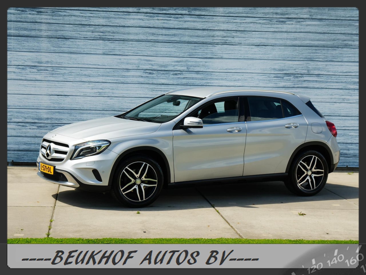 Mercedes-Benz GLA-Klasse - 180 Prestige Parkeersensoren Camera - AutoWereld.nl